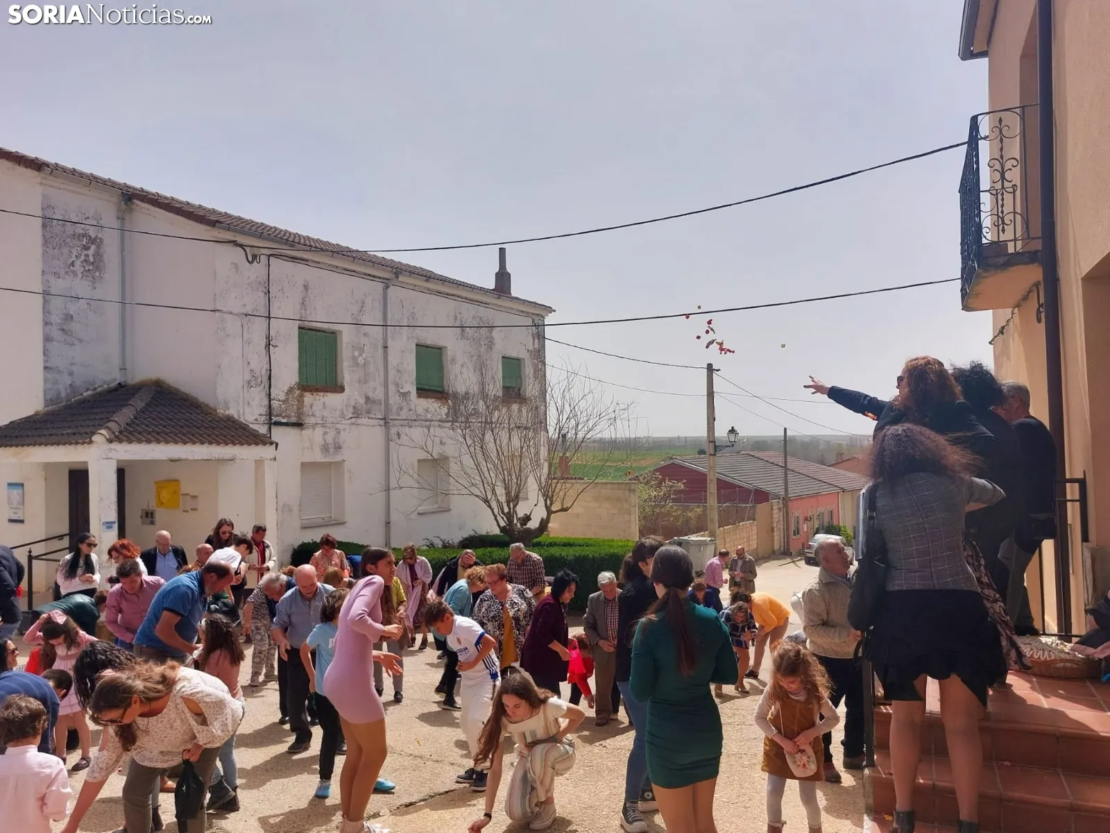 Foto 2 - Tradiciones sorianas &ldquo;de toda la vida&rdquo;: Vill&aacute;lvaro celebra el sorteo de las roscas