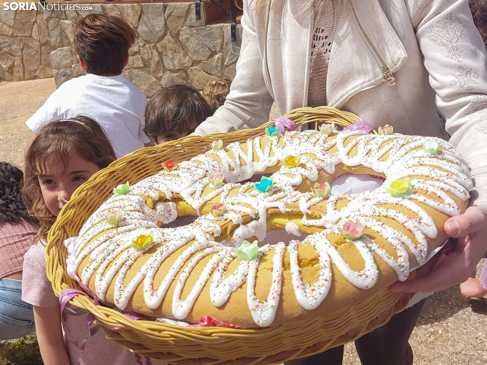 Foto 7 - Tradiciones sorianas &ldquo;de toda la vida&rdquo;: Vill&aacute;lvaro celebra el sorteo de las roscas