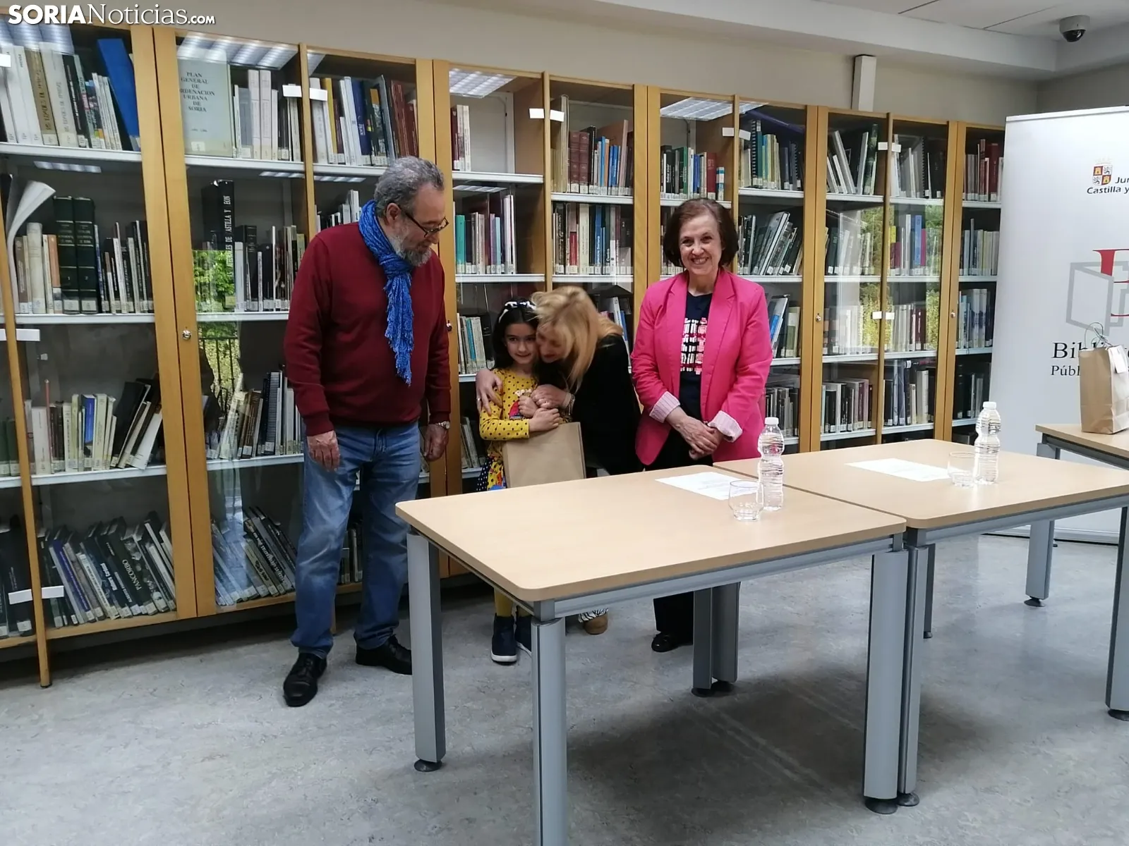 Foto 9 - Los ganadores del Concurso del D&iacute;a del Libro 2023 de la Biblioteca p&uacute;blica recogen sus premios