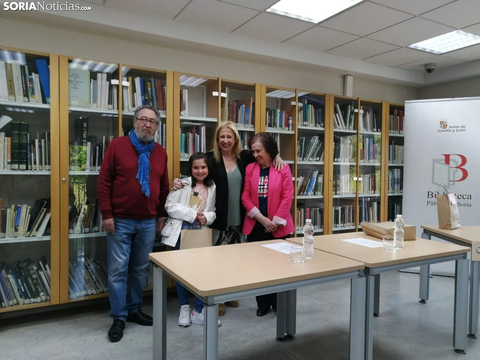 Foto 8 - Los ganadores del Concurso del D&iacute;a del Libro 2023 de la Biblioteca p&uacute;blica recogen sus premios