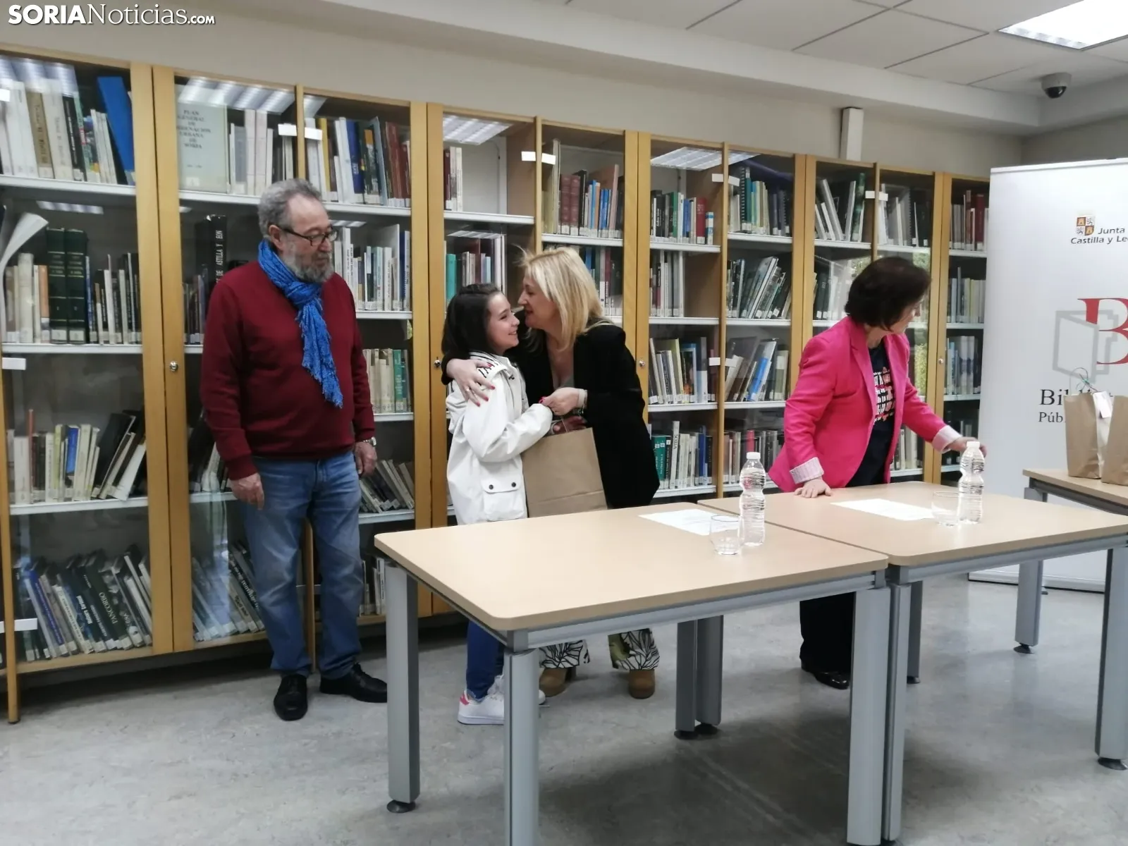Foto 10 - Los ganadores del Concurso del D&iacute;a del Libro 2023 de la Biblioteca p&uacute;blica recogen sus premios