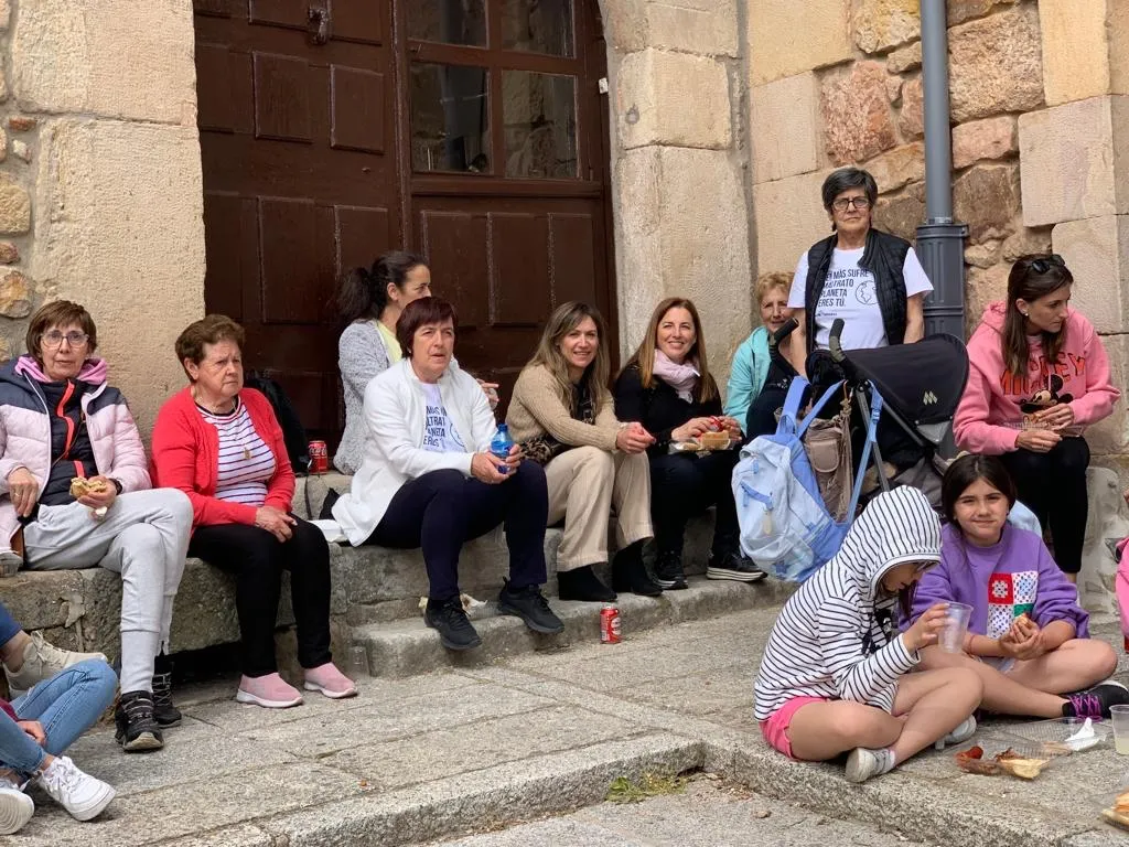 Foto 11 - Fotos: Homenaje a toda una vida de servicio y comida solidaria en Vinuesa