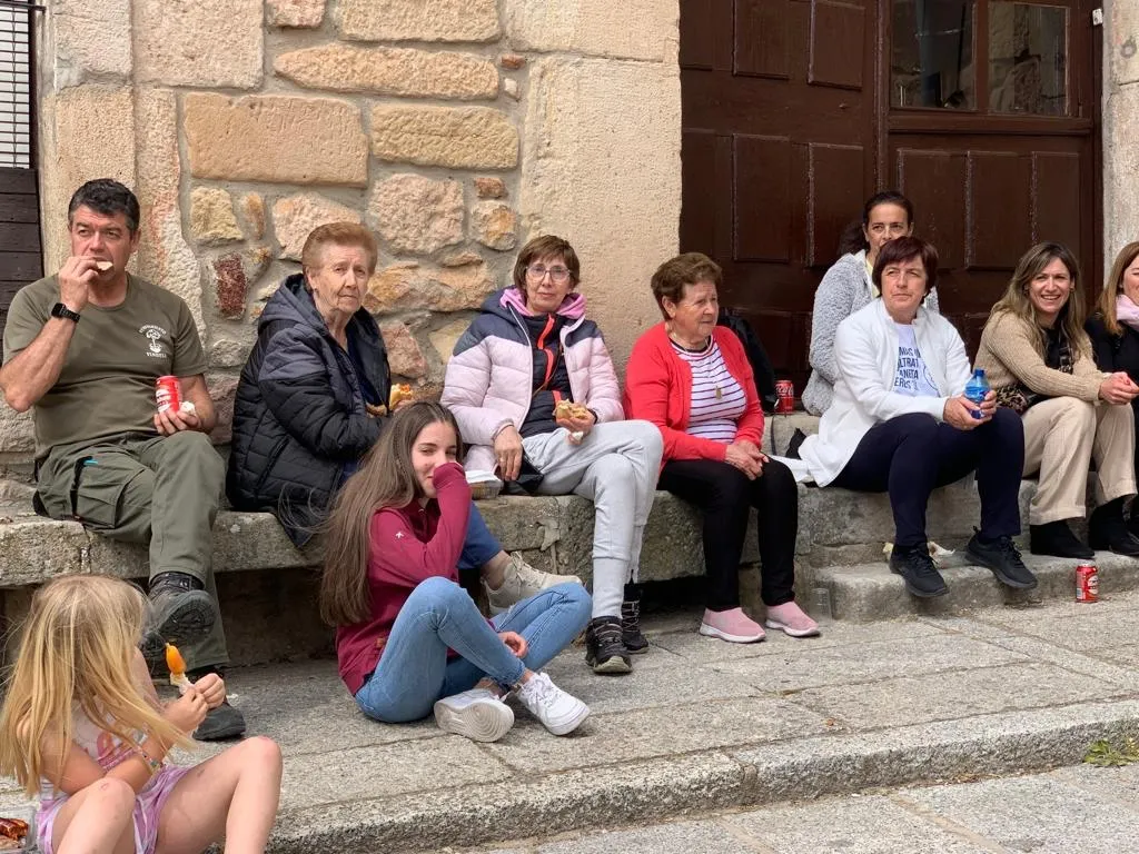 Foto 9 - Fotos: Homenaje a toda una vida de servicio y comida solidaria en Vinuesa