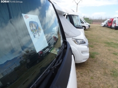 Una imagen de los vehículos en una parcela tras La Arboleda. /SN