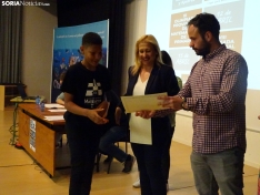 Una imagen del reconocimiento a los jóvenes estudiantes. /SN
