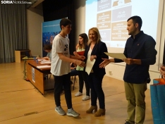 Una imagen del reconocimiento a los jóvenes estudiantes. /SN