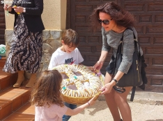 Foto 4 - Tradiciones sorianas “de toda la vida”: Villálvaro celebra el sorteo de las roscas