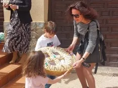 Foto 4 - Tradiciones sorianas &ldquo;de toda la vida&rdquo;: Vill&aacute;lvaro celebra el sorteo de las roscas