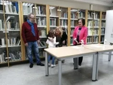 Foto 6 - Los ganadores del Concurso del D&iacute;a del Libro 2023 de la Biblioteca p&uacute;blica recogen sus premios