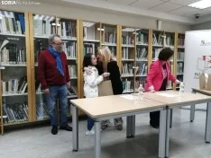 Foto 10 - Los ganadores del Concurso del D&iacute;a del Libro 2023 de la Biblioteca p&uacute;blica recogen sus premios