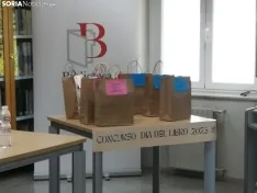 Foto 13 - Los ganadores del Concurso del D&iacute;a del Libro 2023 de la Biblioteca p&uacute;blica recogen sus premios