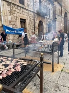 Foto 6 - Fotos: Homenaje a toda una vida de servicio y comida solidaria en Vinuesa