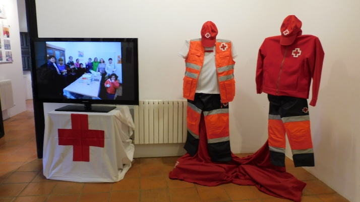 GALERÍA Y NOTICIA | 200 fotografías rememoran una década de Cruz Roja en la exposición ‘El Voluntariado en Ágreda’