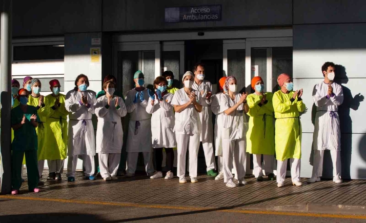 El Ayuntamiento distingue a los profesionales de la sanidad, los servicios esenciales y al pueblo de Soria por su labor frente al covid