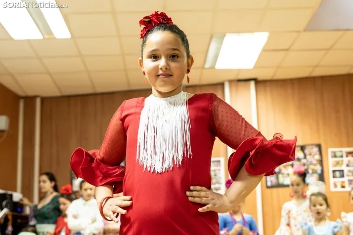 Galer&iacute;a: Coloridos trajes y baile flamenco con los ni&ntilde;os como protagonistas