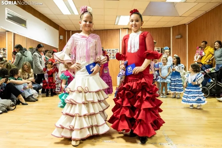 Galer&iacute;a: Coloridos trajes y baile flamenco con los ni&ntilde;os como protagonistas