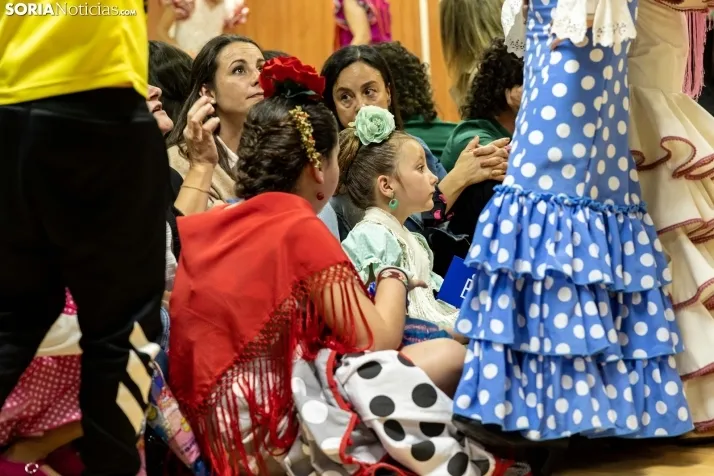 Galer&iacute;a: Coloridos trajes y baile flamenco con los ni&ntilde;os como protagonistas