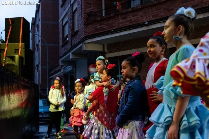Galer&iacute;a: Coloridos trajes y baile flamenco con los ni&ntilde;os como protagonistas