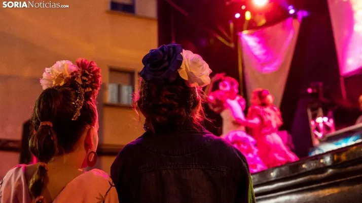 Galer&iacute;a: Coloridos trajes y baile flamenco con los ni&ntilde;os como protagonistas