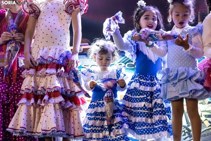 Galer&iacute;a: Coloridos trajes y baile flamenco con los ni&ntilde;os como protagonistas