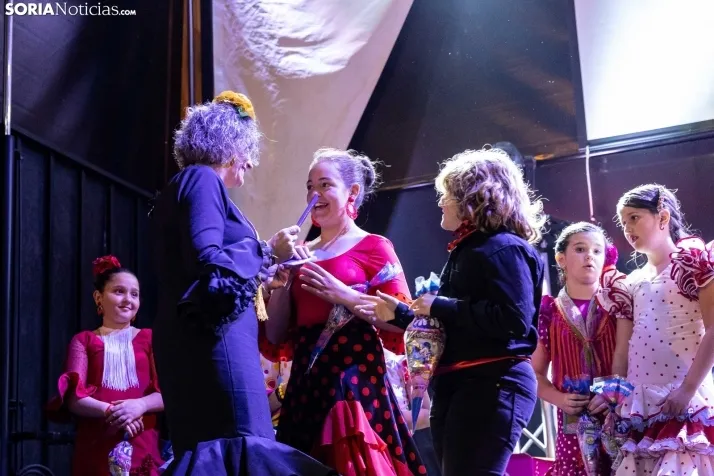 Galer&iacute;a: Coloridos trajes y baile flamenco con los ni&ntilde;os como protagonistas