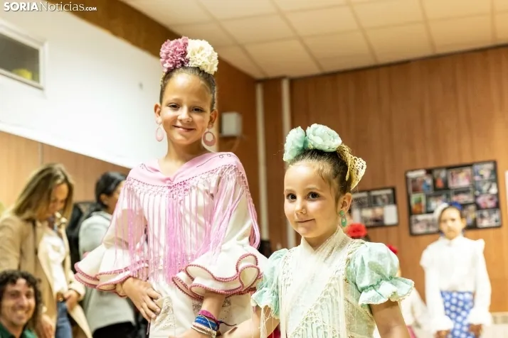 Galer&iacute;a: Coloridos trajes y baile flamenco con los ni&ntilde;os como protagonistas