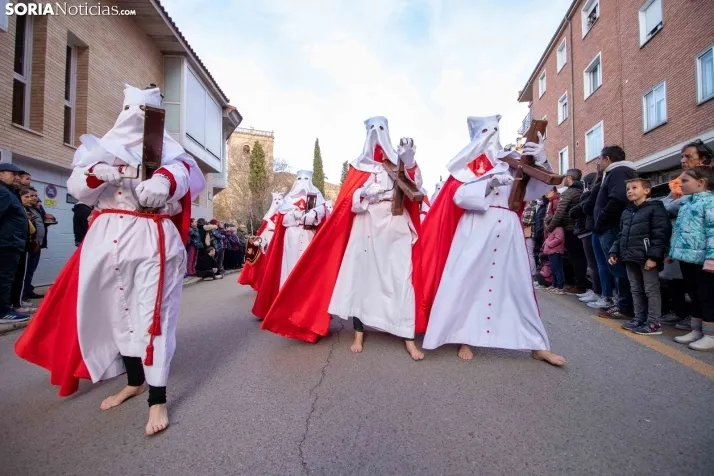 Una imagen de la procesión de este Lunes Santo. /Viksar Fotografía