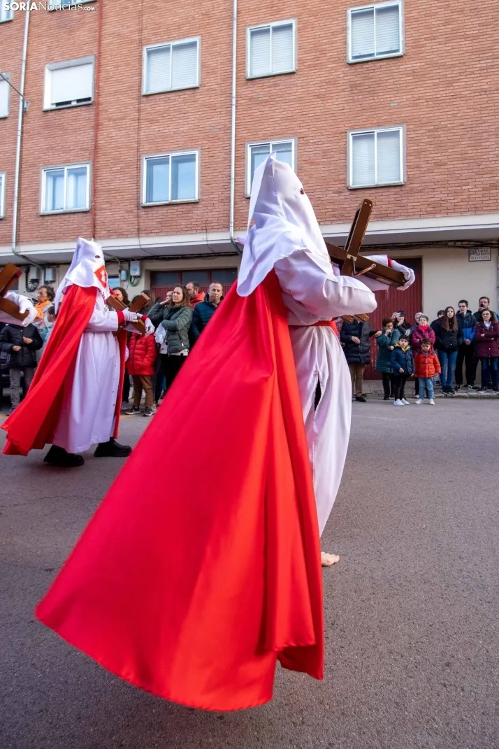 Una imagen de la procesión de este Lunes Santo. /Viksar Fotografía