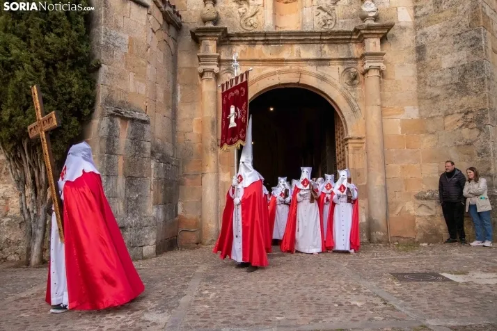 Una imagen de la procesión de este Lunes Santo. /Viksar Fotografía