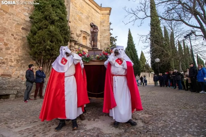 Una imagen de la procesión de este Lunes Santo. /Viksar Fotografía