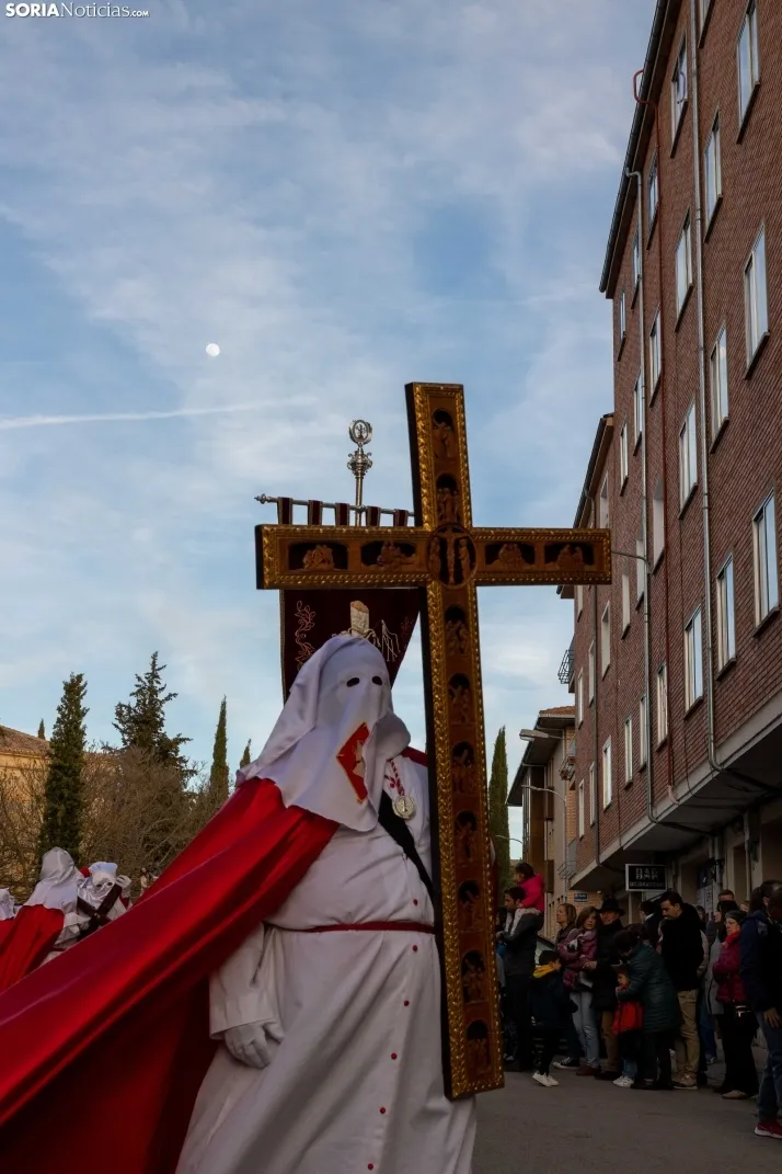 Una imagen de la procesión de este Lunes Santo. /Viksar Fotografía