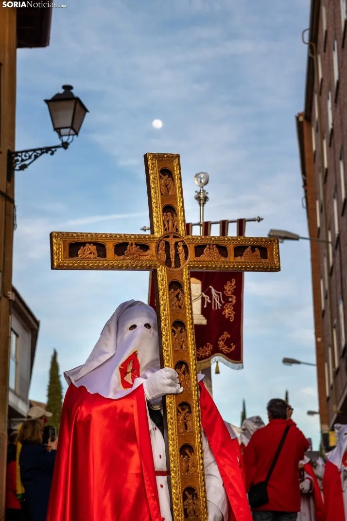 Una imagen de la procesión de este Lunes Santo. /Viksar Fotografía