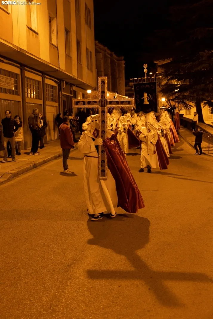 Una imagen de la procesión de este Lunes Santo. /Viksar Fotografía