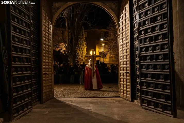 Una imagen de la procesión de este Lunes Santo. /Viksar Fotografía