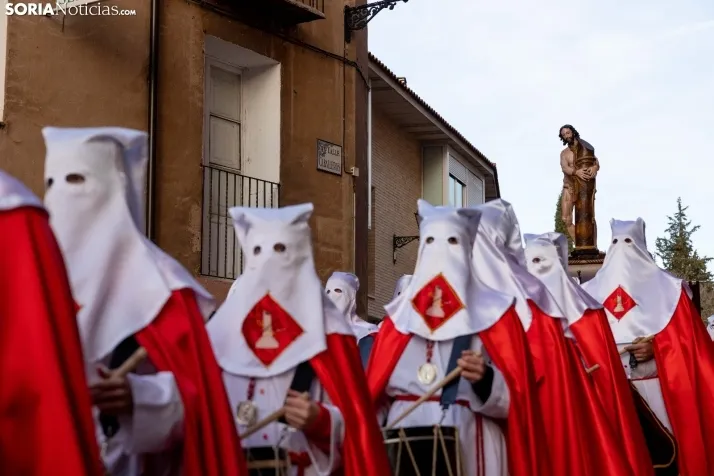Una imagen de la procesión de este Lunes Santo. /Viksar Fotografía