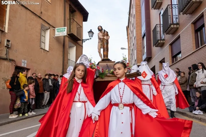 Una imagen de la procesión de este Lunes Santo. /Viksar Fotografía
