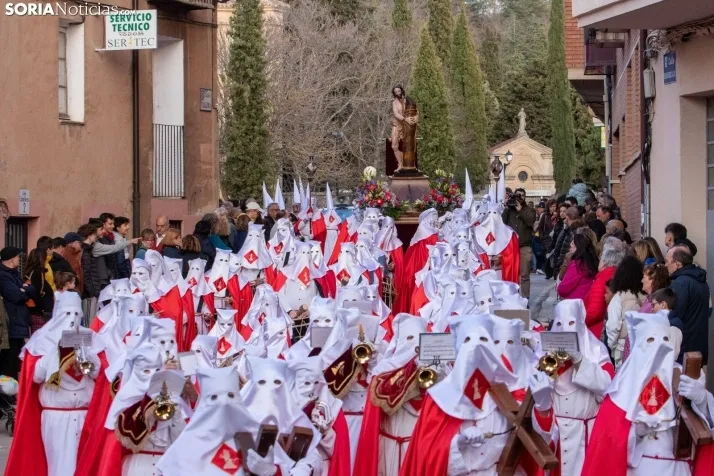 Una imagen de la procesión de este Lunes Santo. /Viksar Fotografía