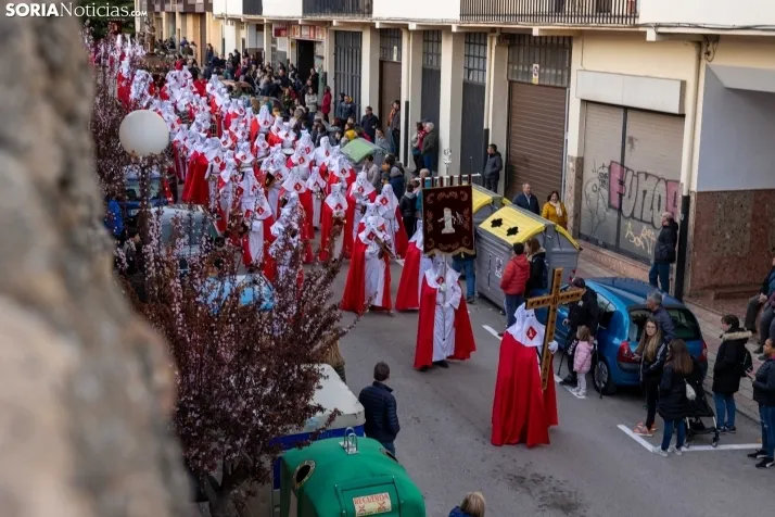 Una imagen de la procesión de este Lunes Santo. /Viksar Fotografía