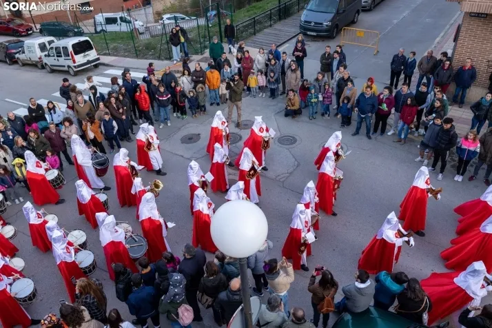 Una imagen de la procesión de este Lunes Santo. /Viksar Fotografía