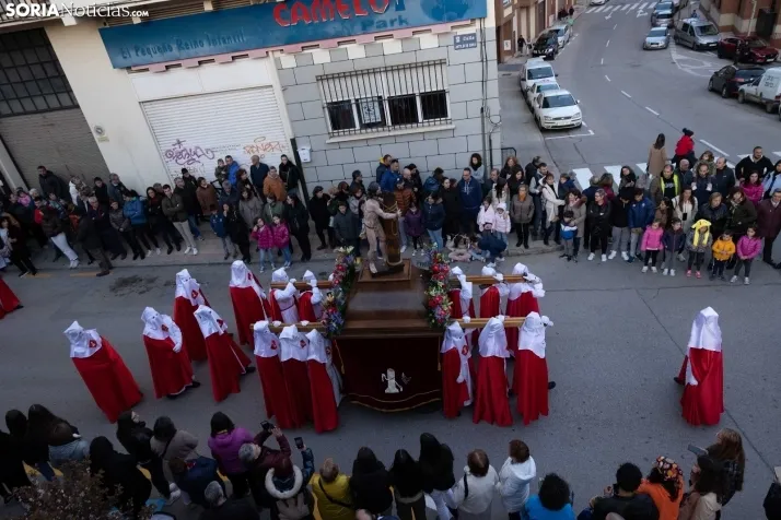 Una imagen de la procesión de este Lunes Santo. /Viksar Fotografía