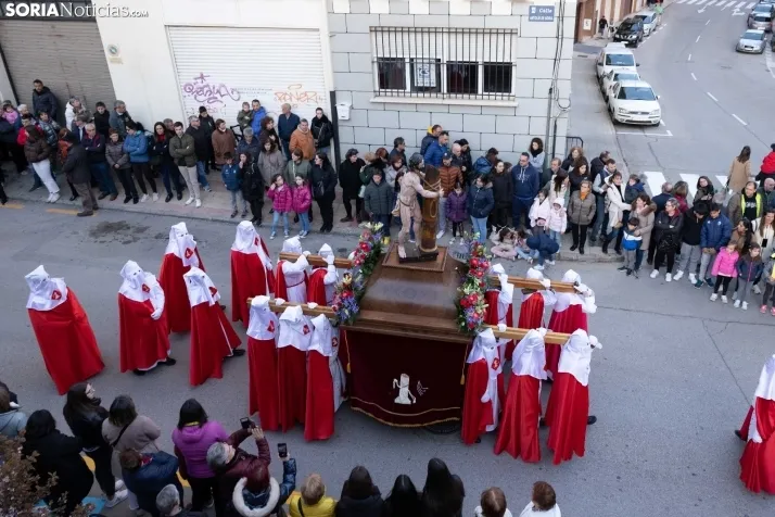 Una imagen de la procesión de este Lunes Santo. /Viksar Fotografía
