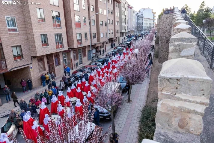 Una imagen de la procesión de este Lunes Santo. /Viksar Fotografía