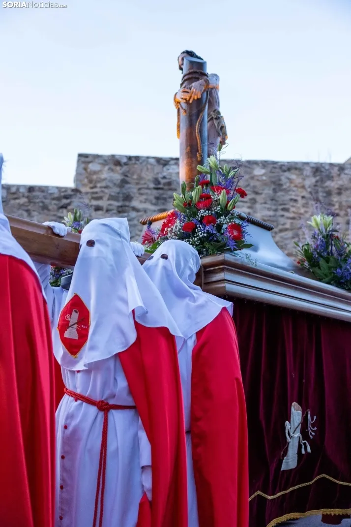 Una imagen de la procesión de este Lunes Santo. /Viksar Fotografía