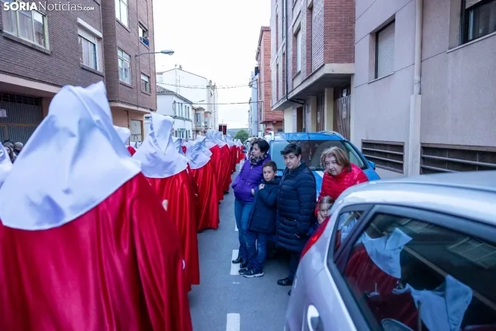 Una imagen de la procesión de este Lunes Santo. /Viksar Fotografía