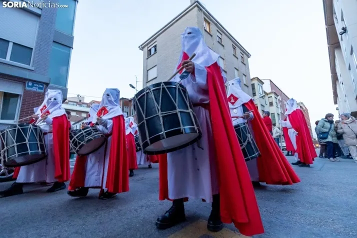 Una imagen de la procesión de este Lunes Santo. /Viksar Fotografía