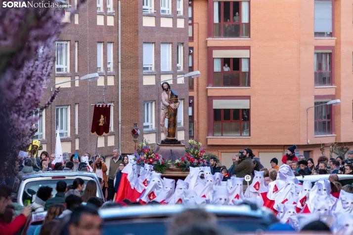Una imagen de la procesión de este Lunes Santo. /Viksar Fotografía