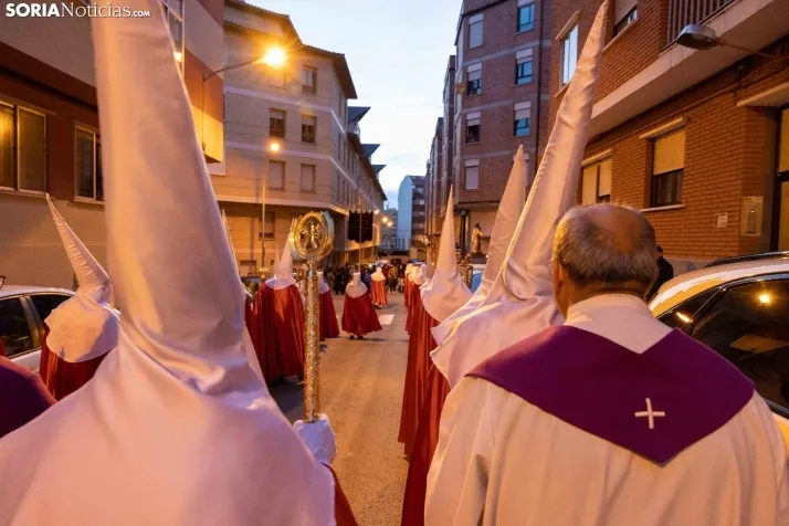 Una imagen de la procesión de este Lunes Santo. /Viksar Fotografía