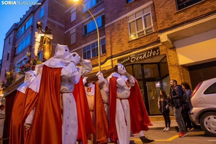 Una imagen de la procesión de este Lunes Santo. /Viksar Fotografía