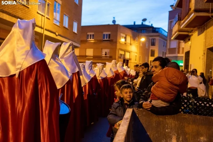 Una imagen de la procesión de este Lunes Santo. /Viksar Fotografía