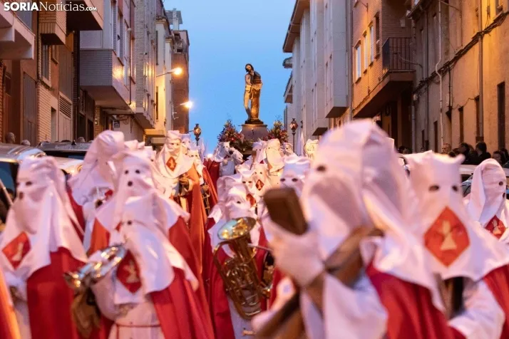 Una imagen de la procesión de este Lunes Santo. /Viksar Fotografía